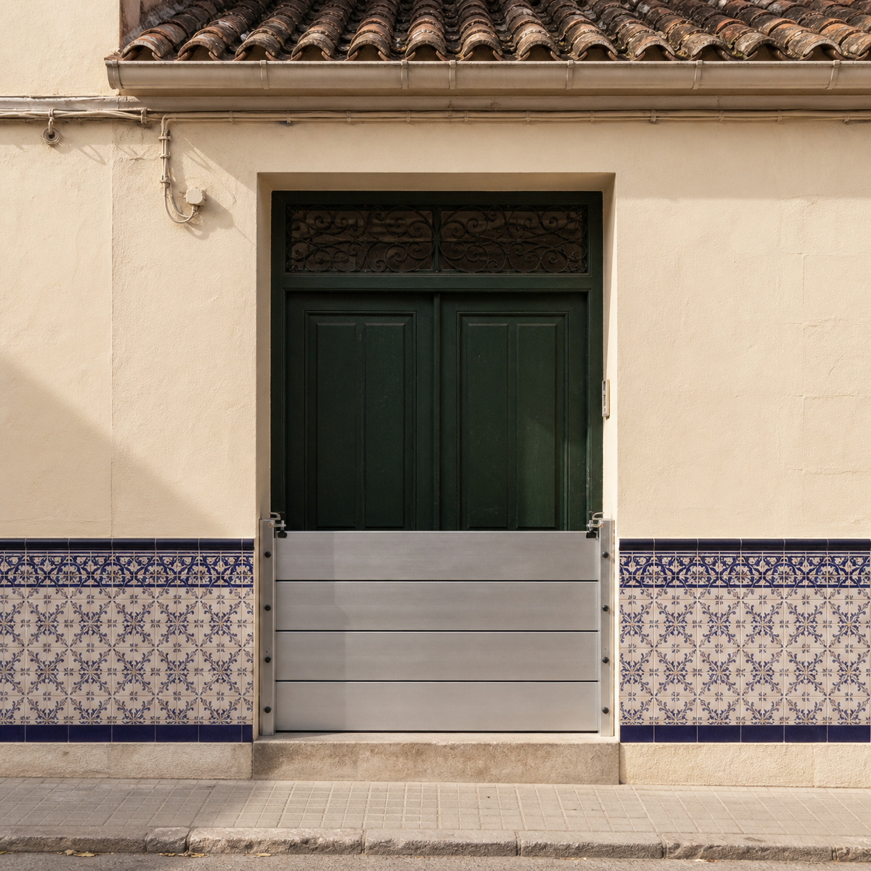 Casa valenciana con barrera de 2 m
